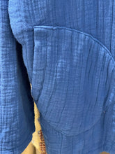 Charger l&#39;image dans la galerie, Veste bleu de Chine en gaze de coton
